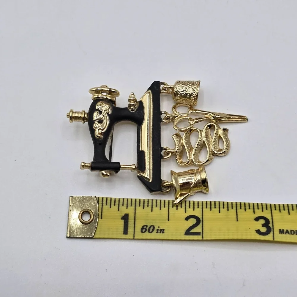 Danecraft Sewing Machine Charm Brooch Pin Miniature‎ Spool Scissors Thimble Tape